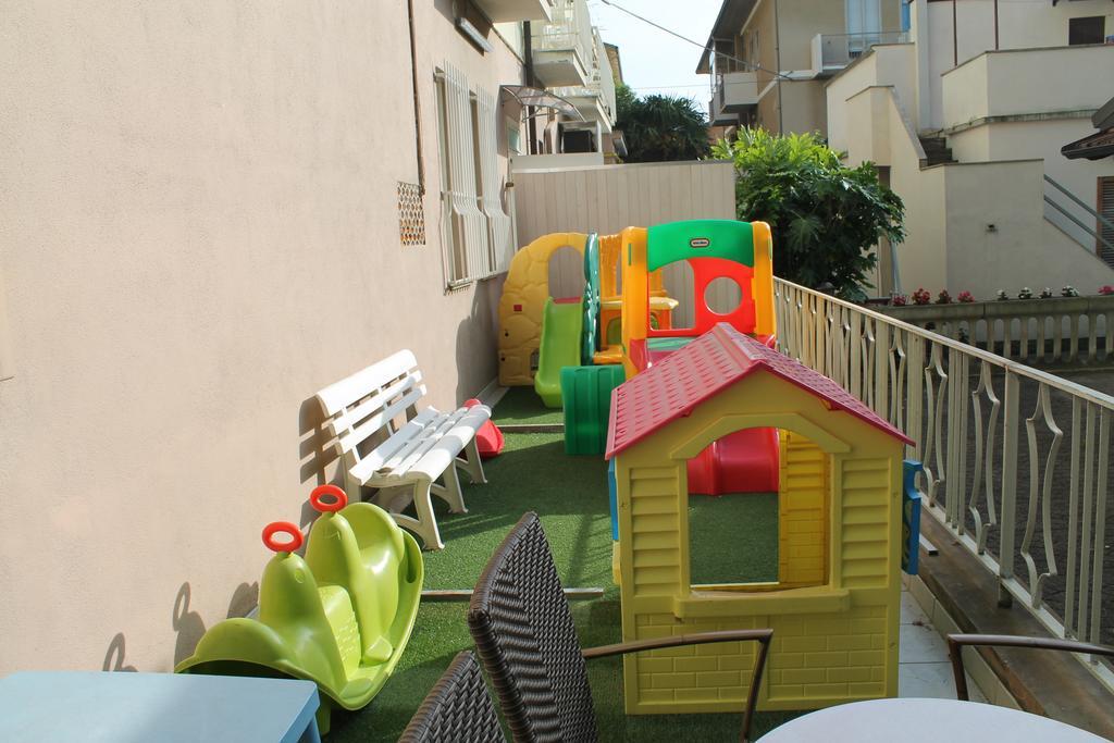 Hotel Sant'Elena Rimini Eksteriør bilde